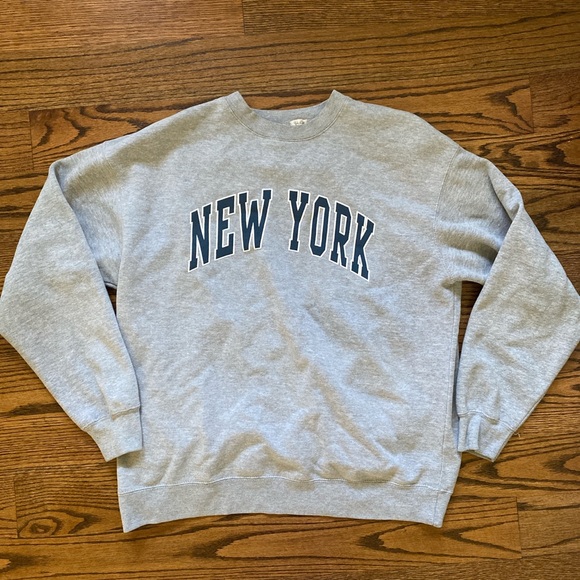 Brandy Melville Tops - gray new york crewneck from brandy melville!!